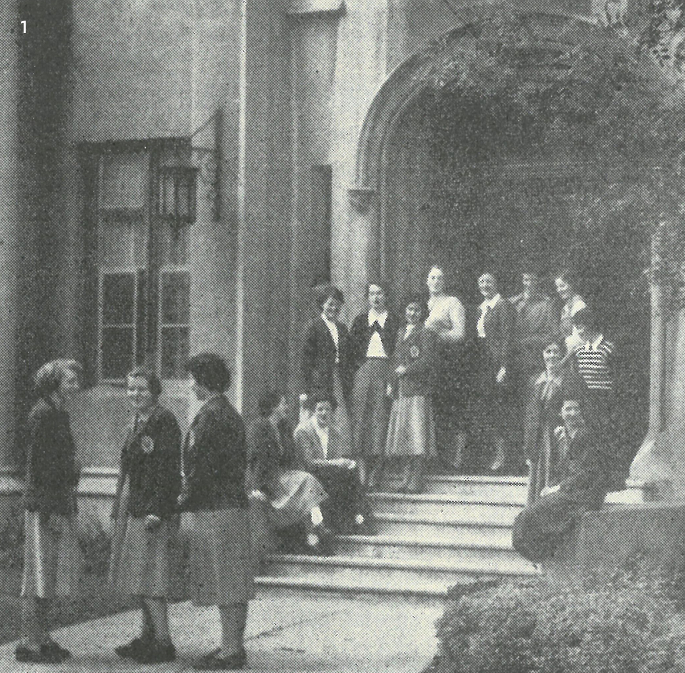 Schoolgirls in front of the PMC and the Nicholas family plaque,1954.